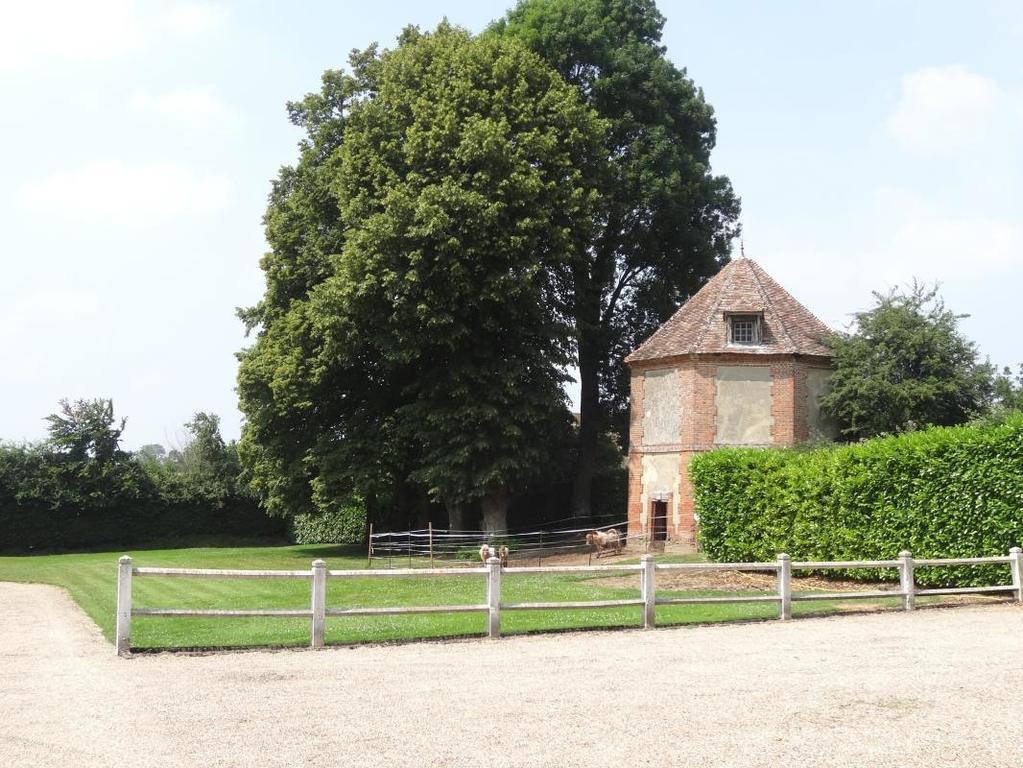 Отель Chateau De Maillot Bonneville-la-Louvet Экстерьер фото
